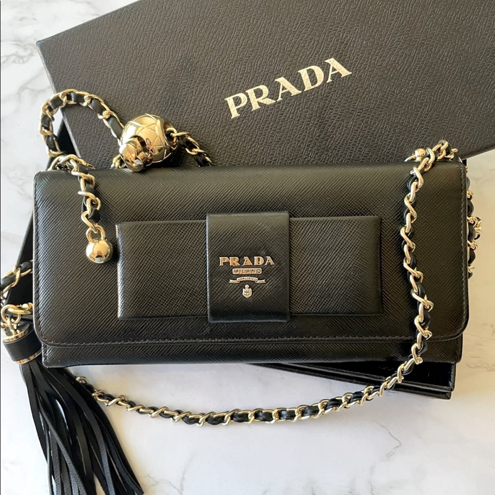 ❌SOLD❌ PRADA WALLET ON CHAIN